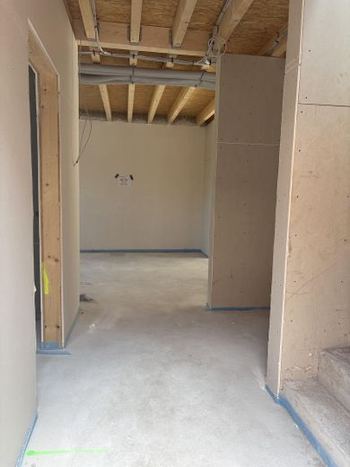 Neubau - hochwertige DHH mit Garten und Garage – Diele