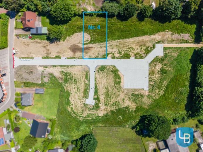 Terreno familiar con potencial de desarrollo – Foto 1