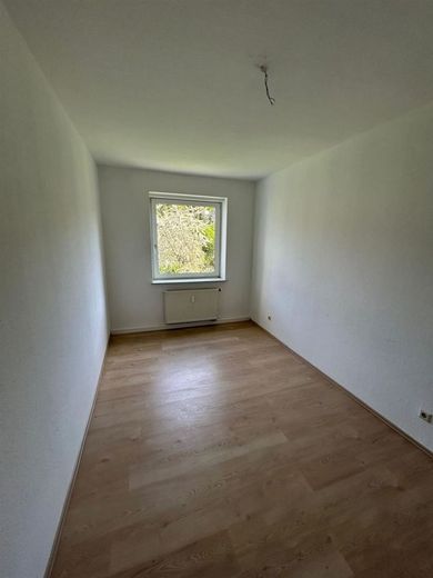 Großzügige 2-Zimmer mit Laminat, Balkon und Wannenbad zum Toppreis in ruhiger Lage! – PHOTO-2025-04-29-09-05-54_7