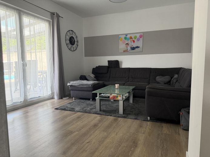Freistehendes Einfamilienhaus (provisionsfrei) – Wohnzimmer