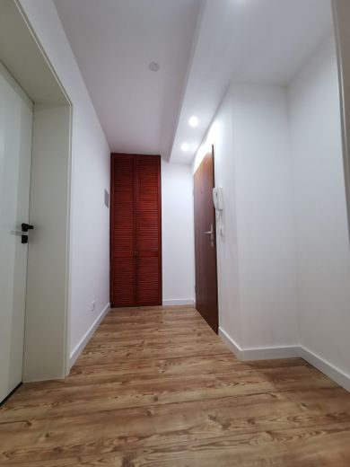 2-room basement apartment in an excellent location directly by Siebentischwald – Diele