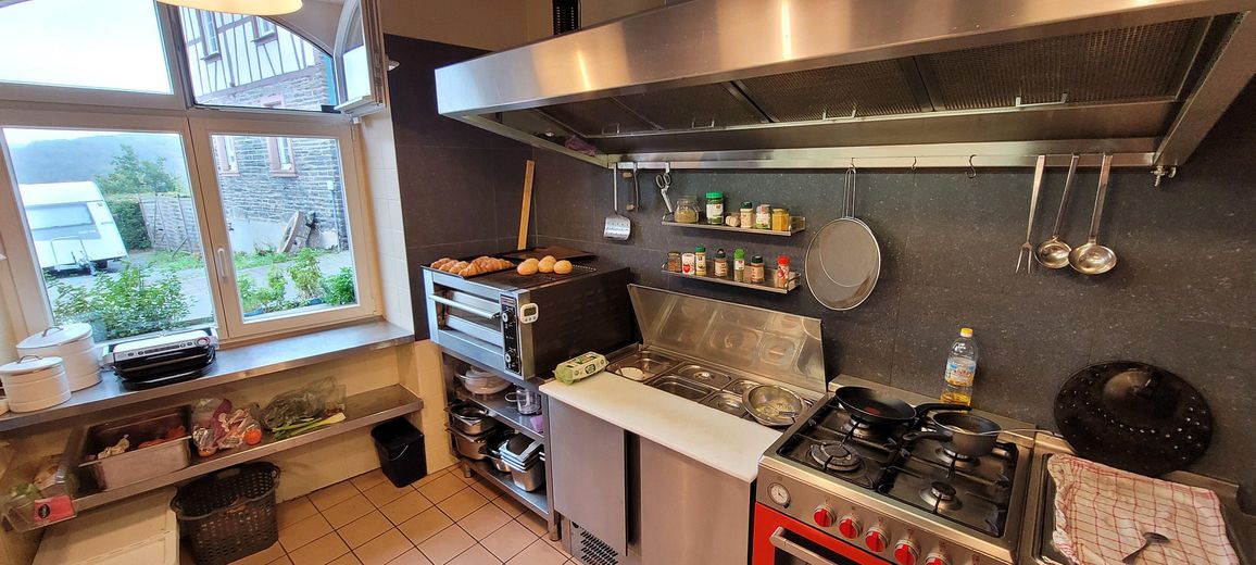 Alojamiento Moselsteig: 6 apartamentos vacacionales, cafetería y vivienda del operador con vistas al Mosela – Zubereitungsküche
