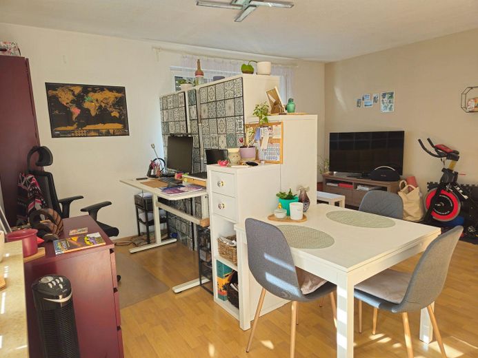 *Provisionsfrei*Von Eigentümerin,sofort frei, stillvolle Wohnung mit Tiefgarage – Wohnzimmer