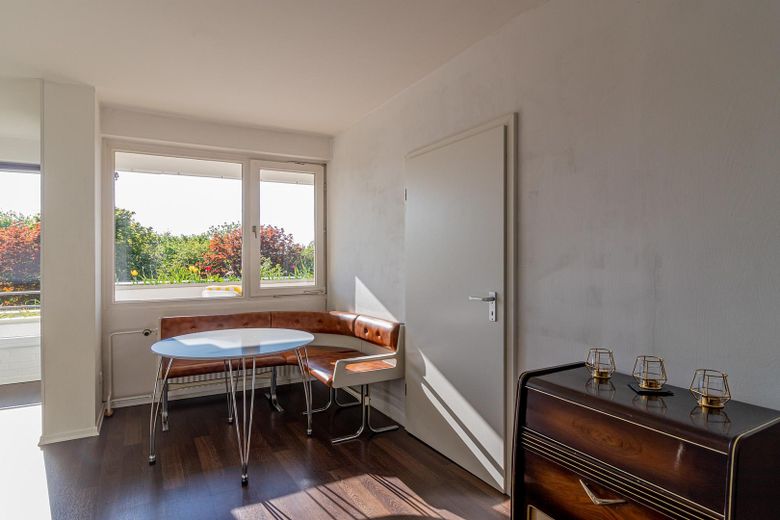 Designer terrace apartment (18 min. central station) nature, parking space (only temporarily 6-12 months) 1,700 € incl. additional costs – Esszimmer / Essbereich