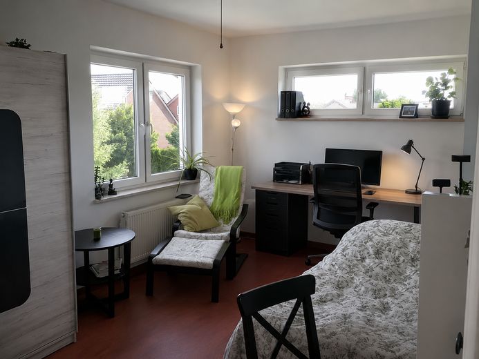 236 m² woonoppervlak + zelfstandige woning, 735 m² perceel – ruime woning in Wolfsburg-Kästorf – Zimmer EG (Beispiel)