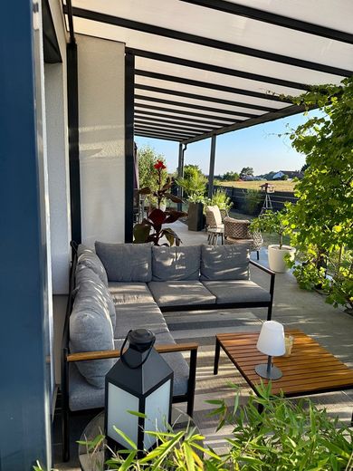 Ohne Makler - Modernes Traumhaus von 2017 mit PV-Anlage, Doppelgarage, Kamin, Klimaanlage & E-Auto-Ladestationen – Foto 10