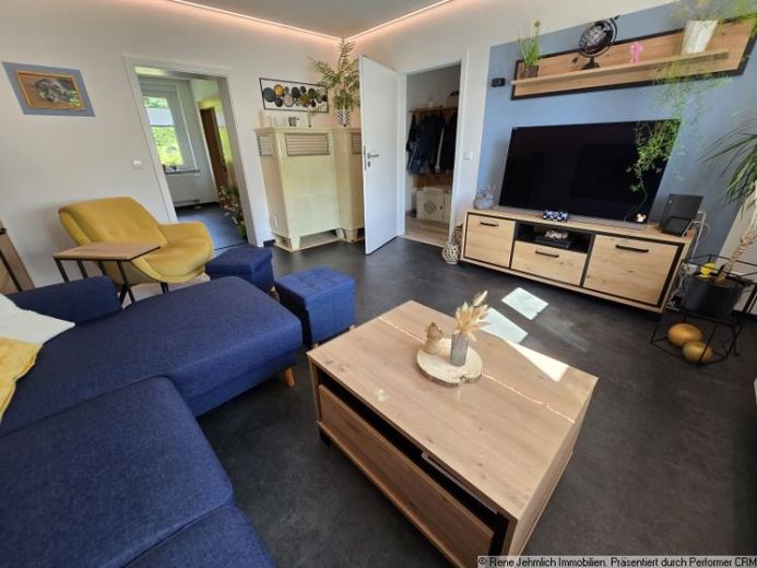 Casa bifamiliare ammodernata nel 2021 con ampio giardino, camino, terrazza e potenziale di ampliamento – Foto 1