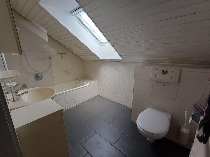 Gezellig 4-kamerappartement op de bovenste verdieping te huur in Biberach – Bad