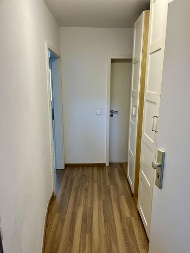 KÖLN-SÜDSTADT; LICHTDURCHFLUTETES 1 ZIMMER-APARTMENT – Diele