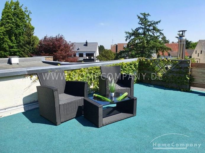 Sehr schöne 3 Zi.-Whg., möbliert. Mit gr. Dachterrasse zur Gemeinschaftsnutzung. – 89cb8d400e0cbe3be65ff827d3511d6ef3f7a81b.jpg