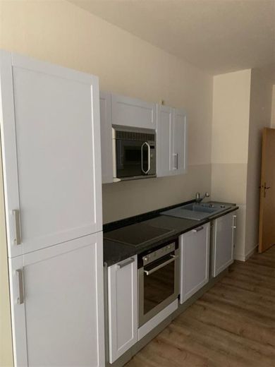 Großzügige 4-Zimmer mit Laminat, EBK und Wannenbad in guter Lage – photo-2023-10-30-09-21-50~01