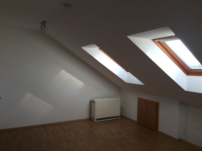Großzügiges Zweifamilienhaus zur Eigennutzung und Kapitalanlage mit hoher Rendite – OG Zimmer 2