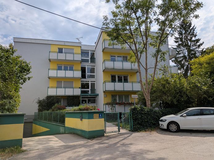 3-pokojowe mieszkanie w Alt-Moosach, 3 minuty do U3, wśród zieleni i z dużą ilością słońca. Bez prowizji! – Vordereingang