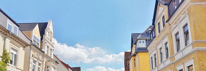 Centrumsnahe Anliegerstrasse, mit eigenem Garten – Strassenansicht