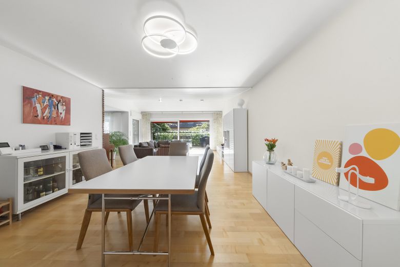 Modernes Reihenmittelhaus mit Photovoltaik und viel Platz zum Leben in Großburgwedel – Wohn-Esszimmer
