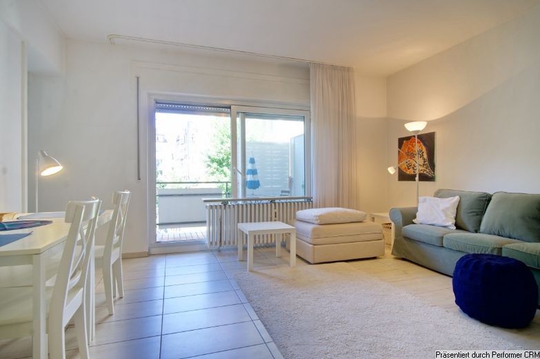 Schönes, nach hinten gelegenes Apartment mit Balkon, Nähe Metro und Douglas. PKW-Stellplatz möglich. – 6b23ac01cfcae416c891593dda03e8661a8feab8.jpg