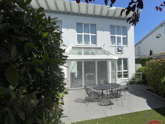 RESERVIERT- Design trifft Lebensqualität - Stilvolle Doppelhaushälfte mit Wintergarten & Carport – Foto 1