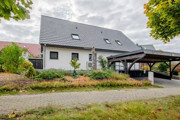 Smart investieren – Modernes Energie-Effizienzhaus mit Einliegerwohnung