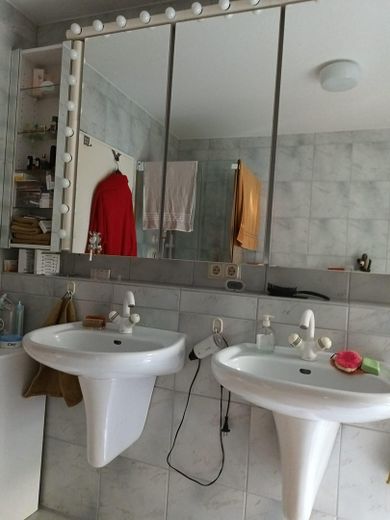 Wohnung Erdgeschoss mit Terrasse – Badezimmer Spiegelschrank