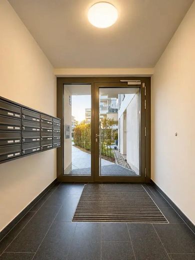 Neuwertige 3-Zimmer-Wohnung mit Balkon, zwei Bädern & TG-Stellplatz – Eingangsbereich