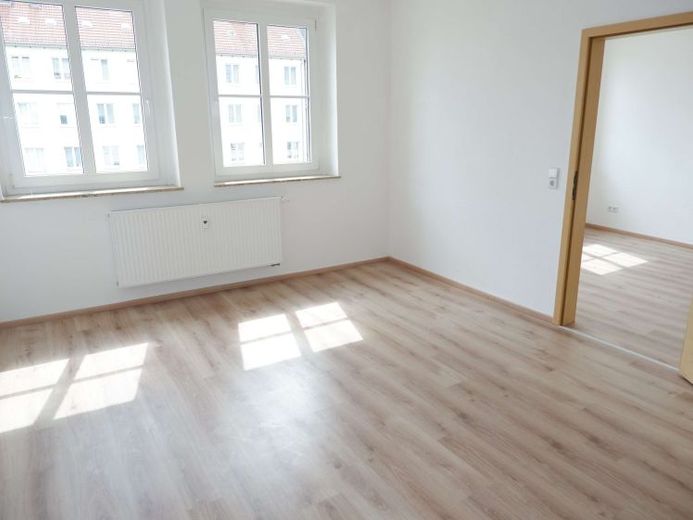 Disponibile dal 1.12.26! 3° piano – adatto a condivisione abitativa – camera da letto affacciata sul cortile interno – Foto 1