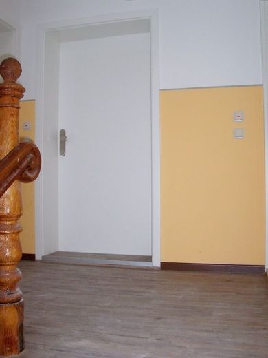 Gemütliche schöne 1,5-R-Wohnung 1.OG mit Balkon EBK.ca.40 m² in MD- Sudenburg  zu vermieten . – schönes sonniges Treppenhaus