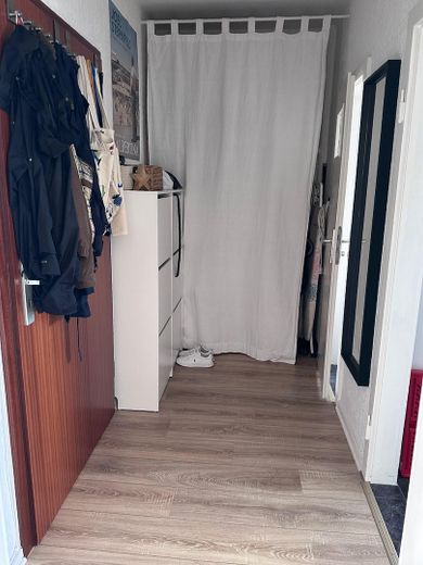 Helle 2ZKB Wohnung in zentraler Lage zu vermieten – Flur