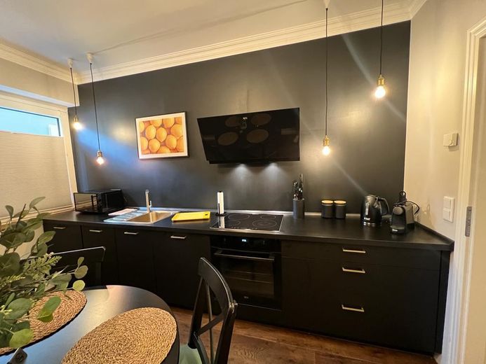 Wunderschön eingerichtete Wohnung mit Einbauküche, zentral – Foto 11