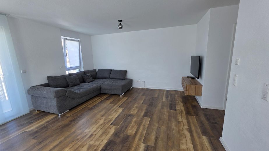 Moderne, helle 3-Zi-Wohnung mit Balkon/Keller/Stellplatz – Foto 3