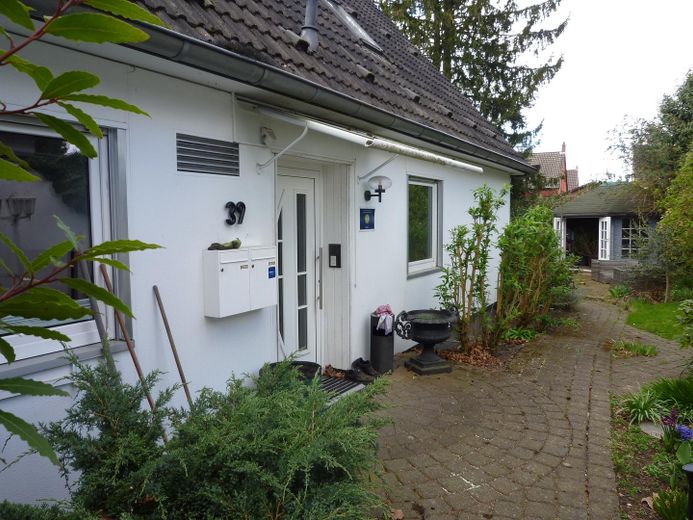 Haupthaus 2 Wohnungen EG+OG