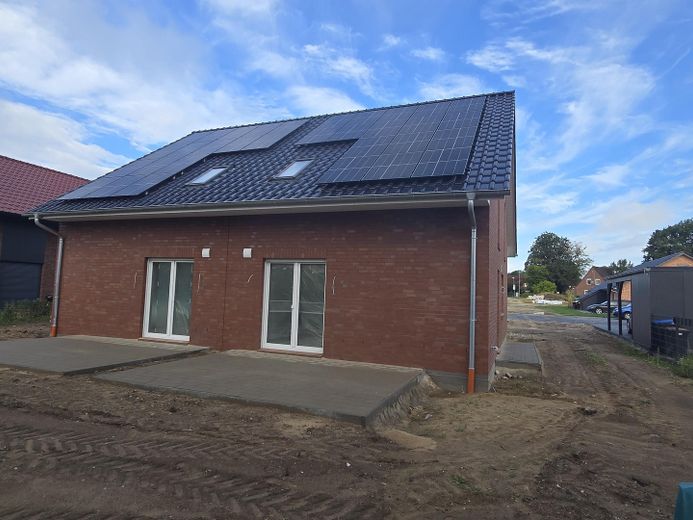 A+ Neubau-DHH bei Stade - PV, Speicher, Wärmepumpe, 5% AfA möglich – Foto 1