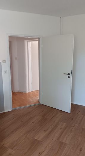 Blick v.d. Küche in den Flur