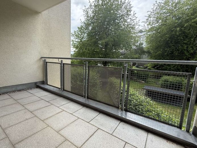 Erstbezug ! nach Kernsanierung - sonnige 3-Raum-WE mit gr. Balkon und Blick ins Grüne – Foto 1