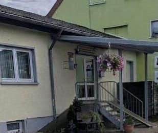 Gewerbeobjekt mit großzügigen Außenflächen und Wohnbereich – IMG-20260602-WA0013