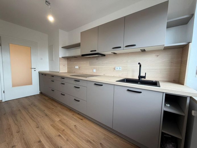 Sanierte 2-Zimmer-Wohnung mit Balkon im Westend, nahe Theresienwiese – Küche