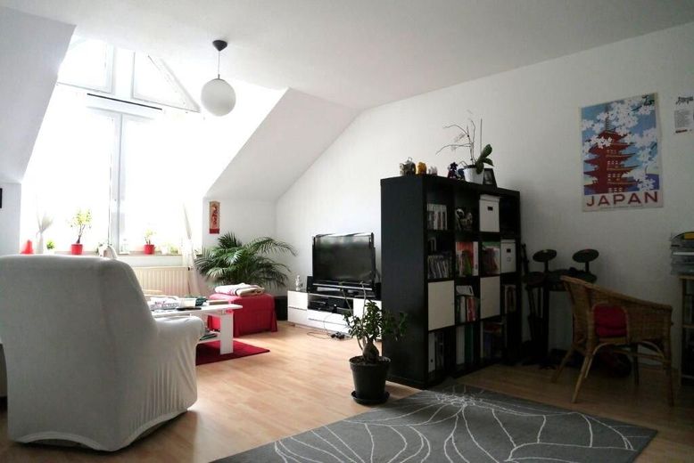 2-Raum-Dachgeschosswohnung in bester Wohnlage von Ilmenau (Südviertel) – Wohnzimer