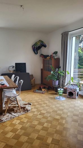 helle 4-Zimmer-Wohnung Nähe Ostpark – Wohnzimmer