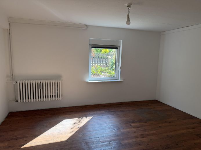 Provisionsfrei: Gepflegte DHH in Top-Lage Biesdorf – 160m² Gesamtfläche – Souterrain Zimmer 3 Straße