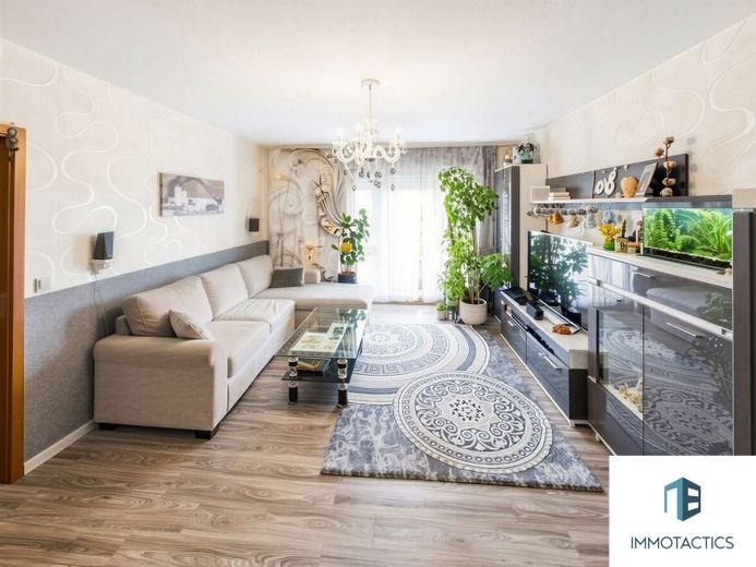 75 m² Eigentumswohnung mit Aufzug, Balkon, Einbauküche und Stellplatz in zentraler Lage – Foto 1
