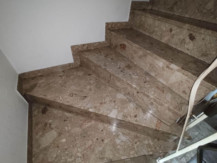 Casa a schiera centrale con 4 locali e garage – Treppe in Kunstmarmor
