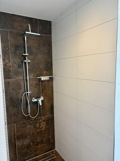 Provisionsfrei! Modernes Penthouse mit großer sonniger Dachterrasse – Dusche