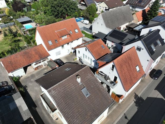 St. Leon-Rot: 8-FH, gut vermietet, 1- 3 ZKB, Bj 2004, KM70.620€ incl Photo-Voltaik, keine Käu-Prov. – Foto 1
