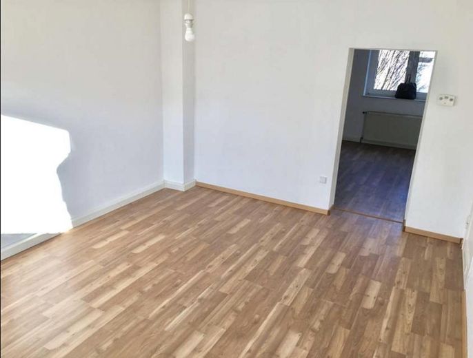 Helle 2-Zimmer – Eigentumswohnung im 1. OG  in Frankfurt-Höchst – Wohnzimmer