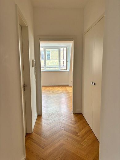 Provisionsfrei: Außergewöhnliche Dachgeschosswohnung mit Blick über Berlin und toller Dach-Terrasse – Flur/ Garderobe rechts