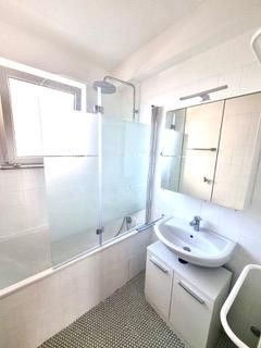 *Aydınlık ortak daire odası* EBK ve ortak balkon ile – Tageslichtbad /Regenwaldbrause