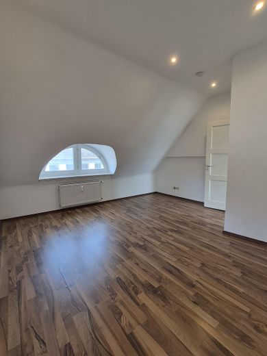 Mehrfamilienhaus, Dreifamilienhaus mit Loft Charakter u. Dachterrasse in Krefeld – Schlafzimmer Wohnung 3