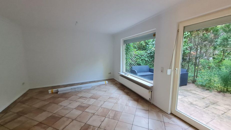 Schönes Haus im Grünen mit Garten & Garage in Berlin Kaulsdorf – Wohnzimmer 