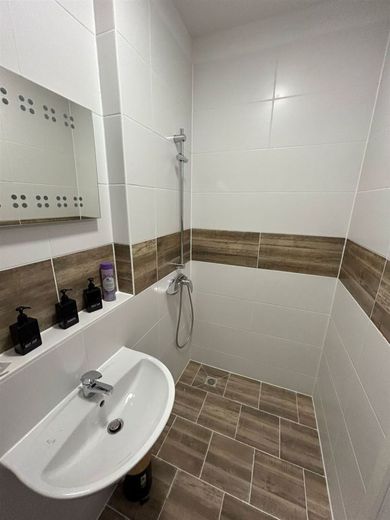 Drugi najem po remoncie.! Kompaktowe loft 1-pokojowe w oficynie z prysznicem i laminatem w centralnej lokalizacji! Kuchnia w zabudowie możliwa. – Musterfotos möblierte Nachbarwohnung