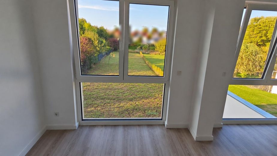 2026’da ilk kez oturuma hazır: Magdeburg’un güneyinde ikiz evin yarısı – bahçe, şömine, ısı pompası, 150 m², A+ – Ausblick aus dem Schlafzimmer