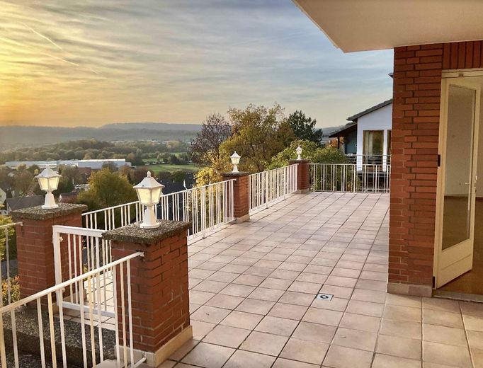 Wieder verfügbar: Große 3-Zimmerwohnung mit traumhaftem Ausblick in Alfelder Bestlage – Terrasse